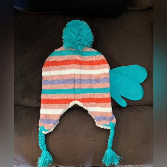 Fanes Paul youth girl’s hat and matching mittens. NWT. - Picture 3 of 8